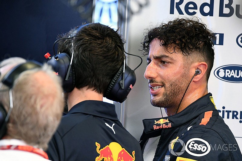 Ricciardo űridővel nyerte a második edzést Szingapúrban Verstappen és Hamilton előtt