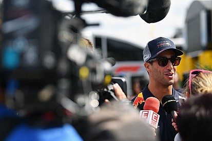 Ricciardo, Red Bull'un Honda'yı övmesinden etkilenmemiş