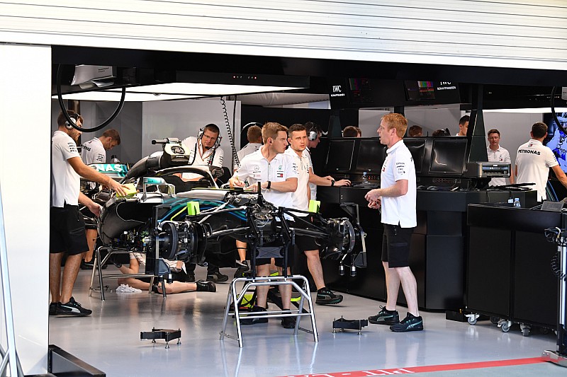 Új fék a Ferrarin, új Halo a Mercedesen – technikai fotók Szingapúrból