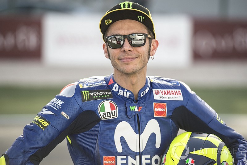 RESMI: Valentino Rossi bertahan dua musim lagi