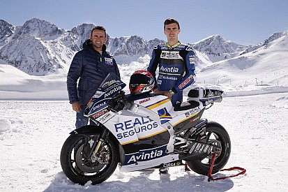 Photos - Présentation dans la neige pour la Ducati de Baz et Barberá