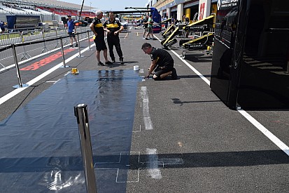 Novità Renault: ecco perché la piazzuola del pit stop è stata angolata in pit lane