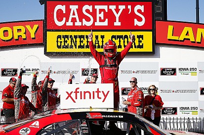 Justin Allgaier fends off Bell for Xfinity Series win at Iowa
