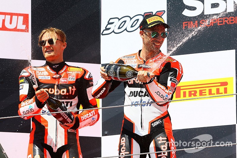 Nouveau podium pour Melandri, devant son public