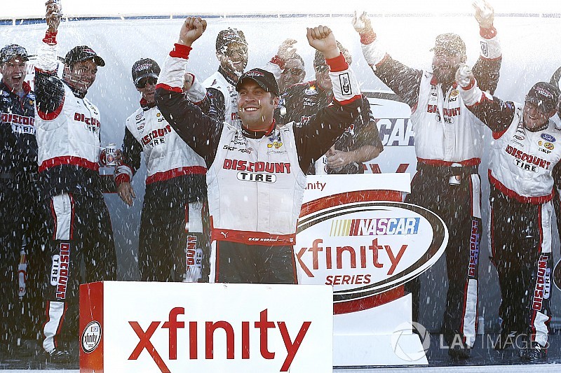 Hornish prevalece y gana una accidentada prueba en Mid-Ohio