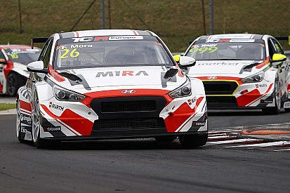 Michelisz csapata kettős győzelmet aratott vasárnap a Hungaroringen