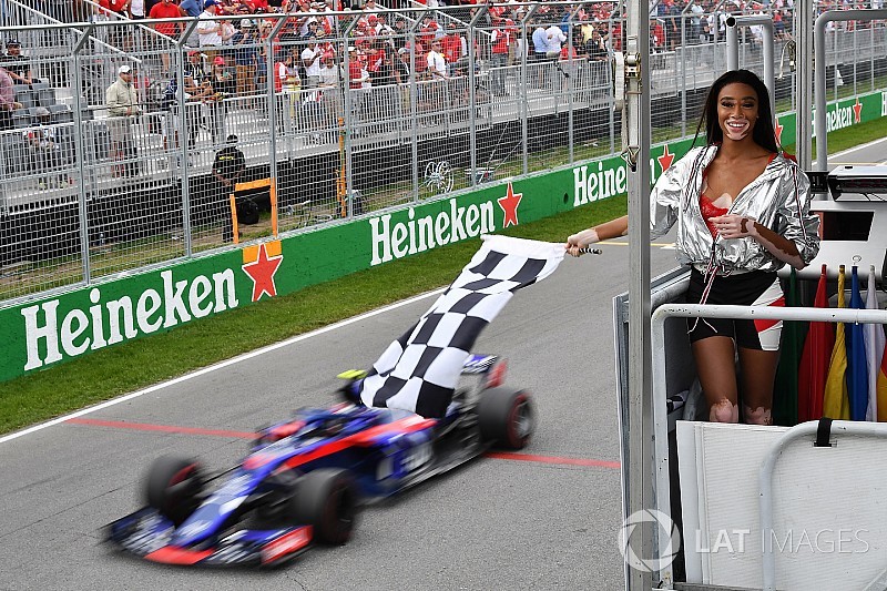 Brawn apologises to Harlow over chequered flag