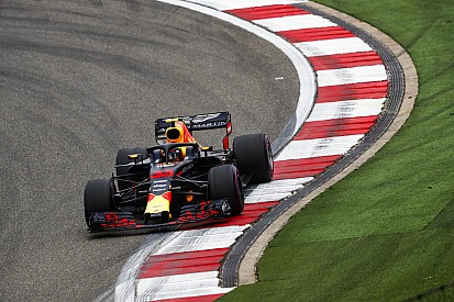 Verstappen à sa place, Ricciardo miraculé, Red Bull secoué