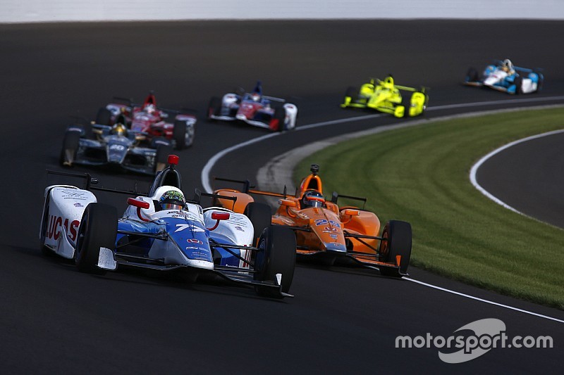 Új képek Alonso csütörtöki edzéséről: IndyCar