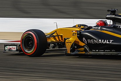 В Renault поставили цель заслужить уважение успехами на трассе