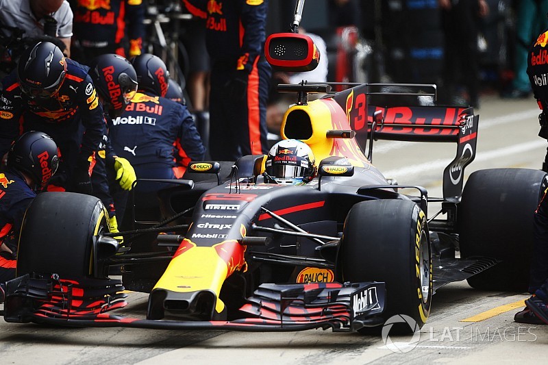 Britanya'da günün pilotu Ricciardo oldu