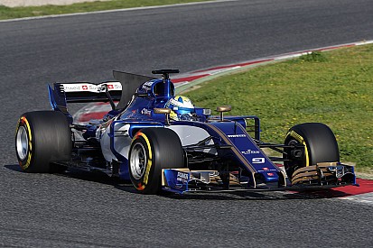 Erste Bilder: Sauber-Ferrari C36 mit Jungfernfahrt in Barcelona