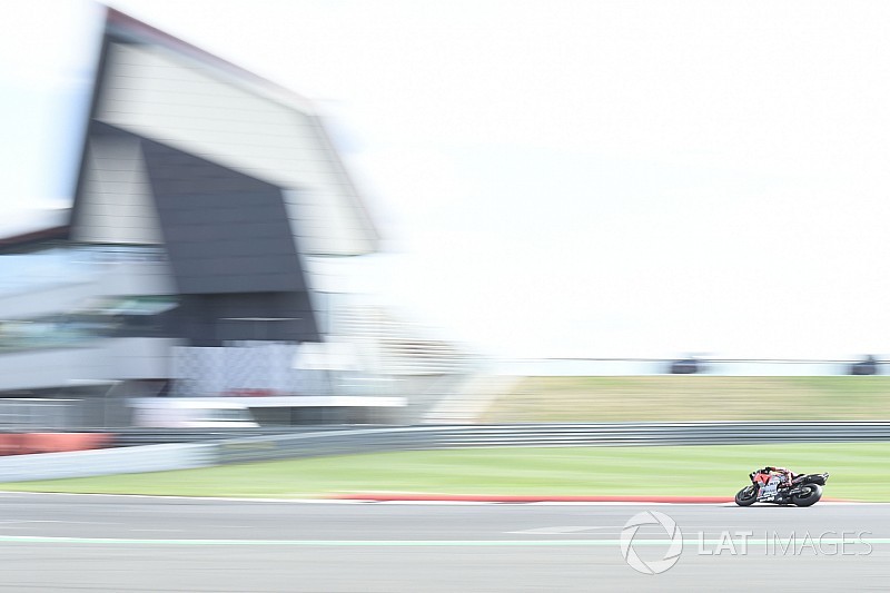 La carrera de MotoGP en Silverstone se adelanta para sortear la lluvia