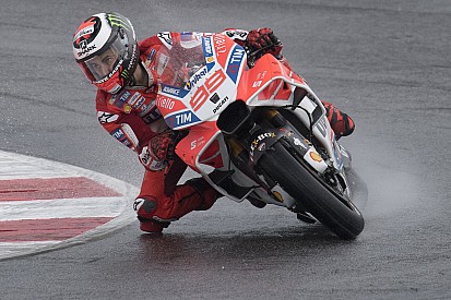 VIDEO: Lorenzo terjatuh saat pimpin balapan