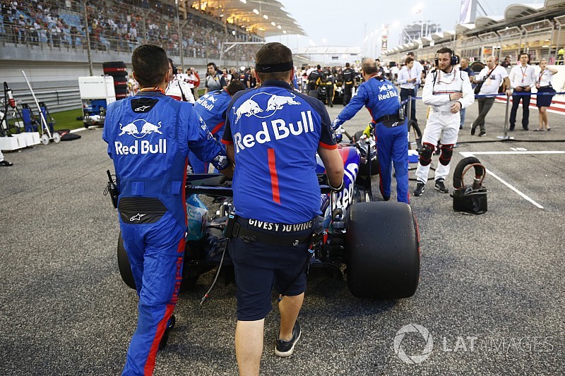 Perez e Hartley discordam sobre erro na volta de alinhamento