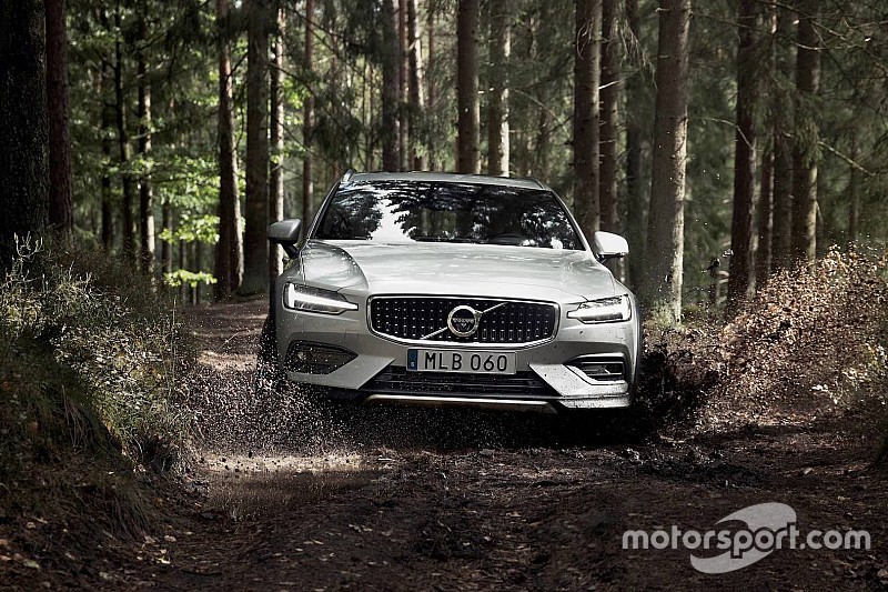 Новий Volvo V60 Cross Country: повернення Crossover Wagon