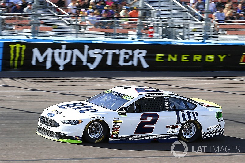 Keselowski finds luck in Hamlin's misfortune, advancing to final four
