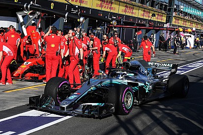 Hill debate con Mercedes en Twitter sobre su posible salida de la F1