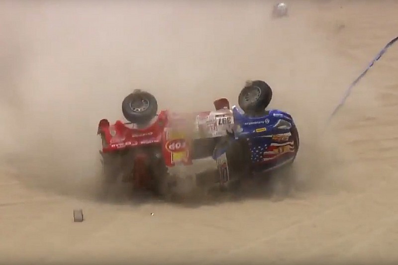 VÍDEO: Piloto tenta rebocar atolado, mas piora a situação