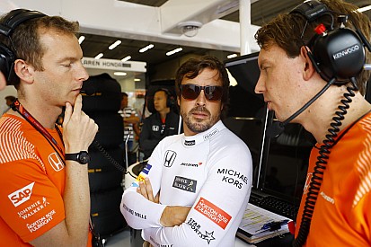 Alonso só renova com a McLaren se Honda sair, diz revista