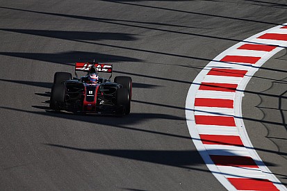 Grosjean espera una "larga y dolorosa" carrera