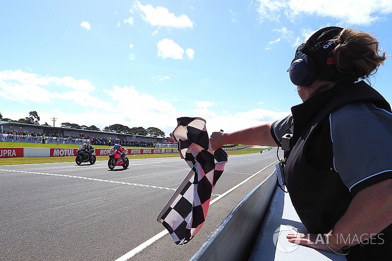 Melandri vence a Rea por 21 milésimas y Forés sube al podio