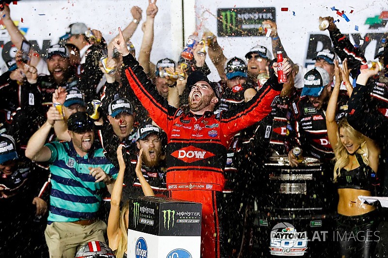 Daytona 500: Dillon menangi balapan penuh insiden
