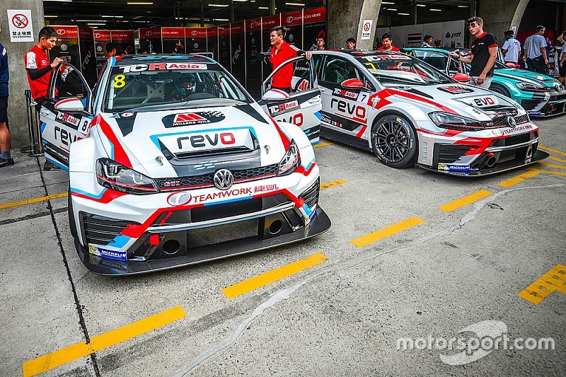 Tse e O'Brien in pista a Sepang con il TeamWork Motorsport