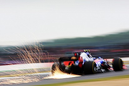 F1 sürücüleri, Britanya'da ilk virajda DRS kullanabilecek