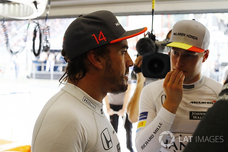 Alonso elismerte, hogy rivális csapatoktól is kapott ajánlatot