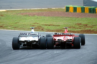 Diaporama - Le dépassement d'anthologie de Montoya sur Schumacher