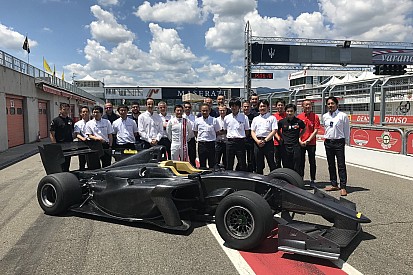 Yeni Super Formula aracı ilk sürüşünü tamamladı