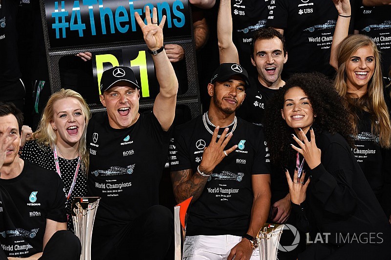 Mercedes, 2018 için Bottas'a güveniyor