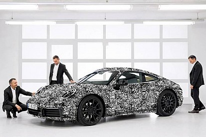 Porsche atiça fãs com as primeiras fotos oficiais do novo 911