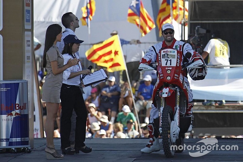 El mexicano Carlos Gracida sigue ascendiendo en el Dakar