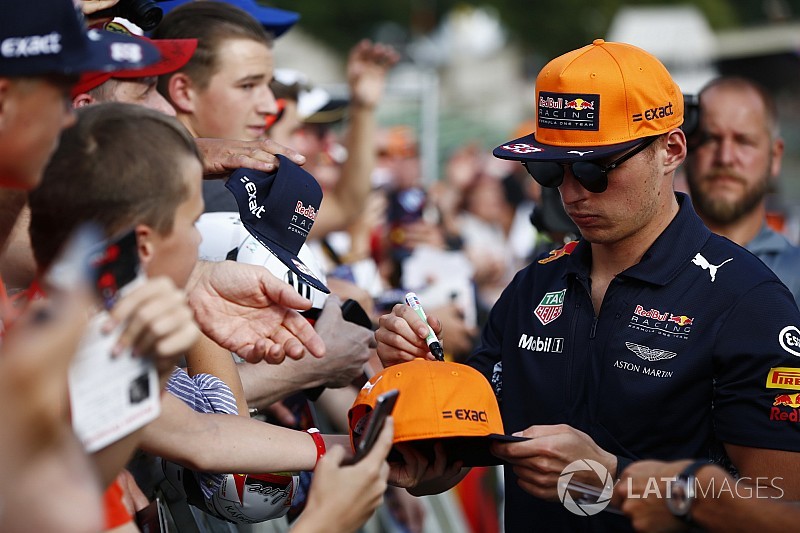 Verstappen apja a Mercedeshez akarja vinni a fiát Bottas helyére?