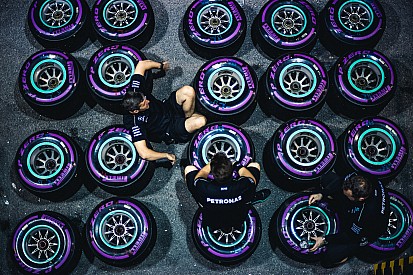 Mercedes и Ferrari выбрали разные шинные стратегии для Мексики