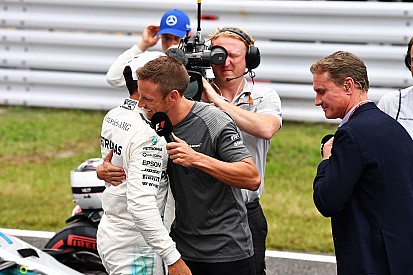Button: Hamilton, Schumacher'in şampiyonluk sayısını yakalayabilir