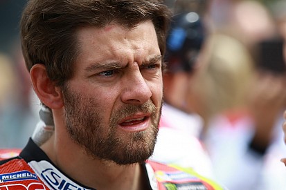 Cedera jari membuat Crutchlow kesulitan saat latihan