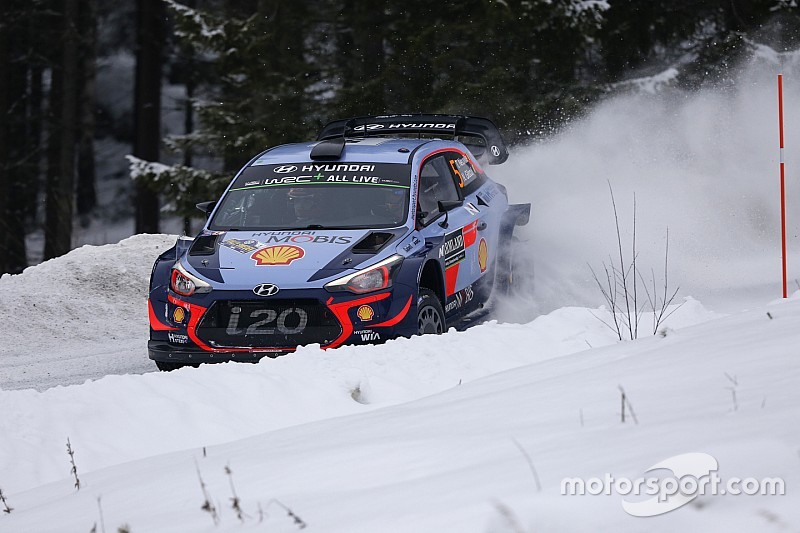 WRC Zweden: Neuville vergroot voorsprong, Meeke valt uit