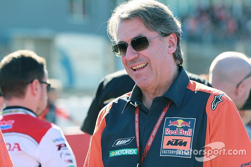 KTM-Chef Stefan Pierer verneigt sich: