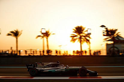 Hamilton nyerte a második edzést a Vettel-Ricciardo duó előtt Abu Dhabiban