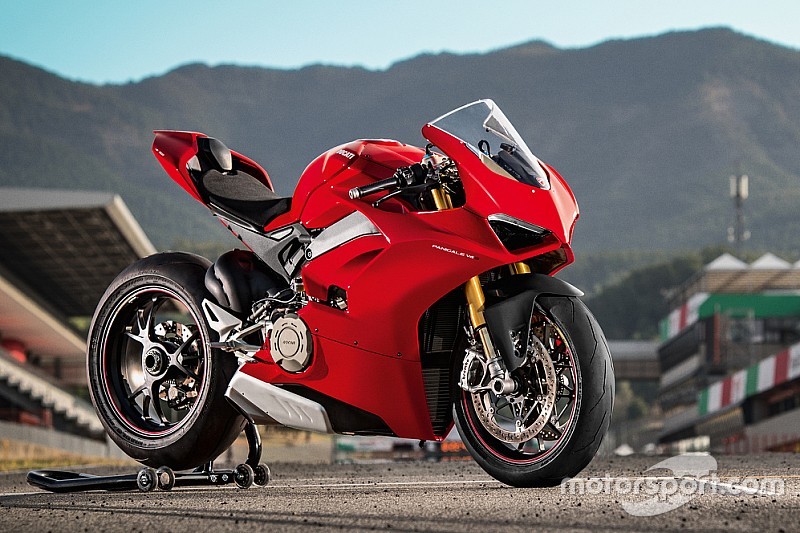 Ducati: presentata a Milano la Panigale V4, la futura arma per la SBK