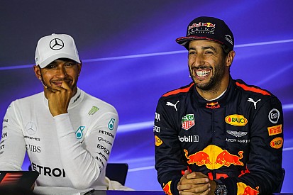 Hamilton „kiváltságosnak” érezné magát Ricciardo csapattársaként