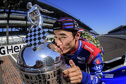 Сато провез по Японии трофей за победу в Indy 500