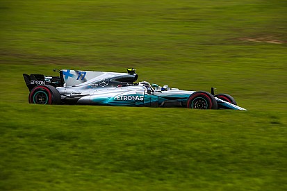 Bottas lidera, Ferrari se acerca y Alonso destaca antes de la clasificación de Brasil