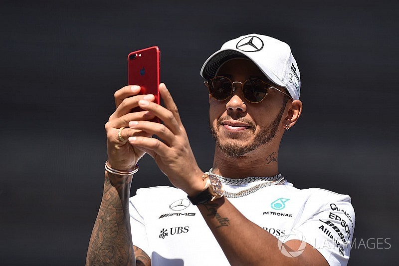 Drei Jahre zu spät: Lewis Hamilton mit bizarrem Formel-E-Post