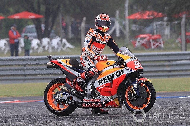 Márquez lideró un warmp up con piso mojado en Termas
