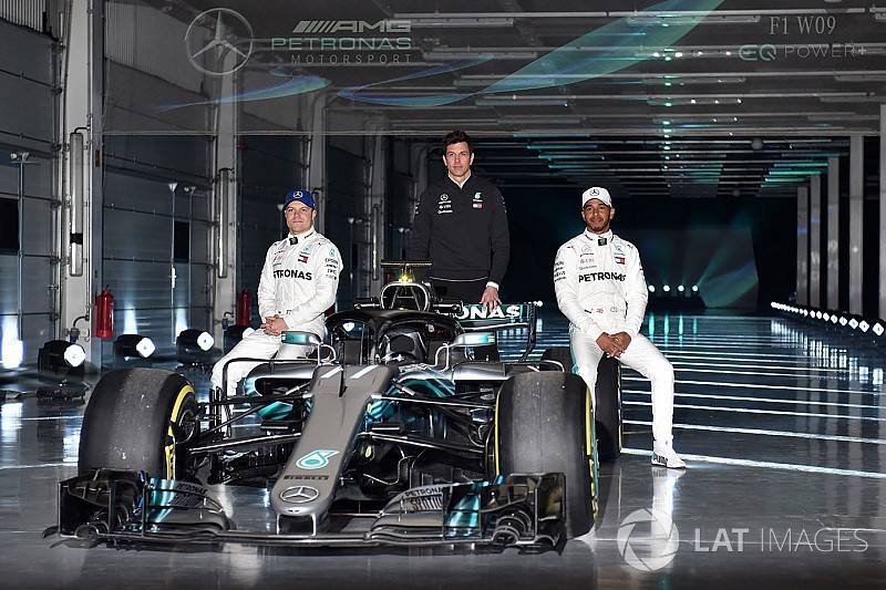 Hamilton diz que peso do halo pode dificultar disputas