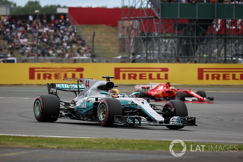 Hamilton redujo su ritmo al 50% tras el drama de Ferrari